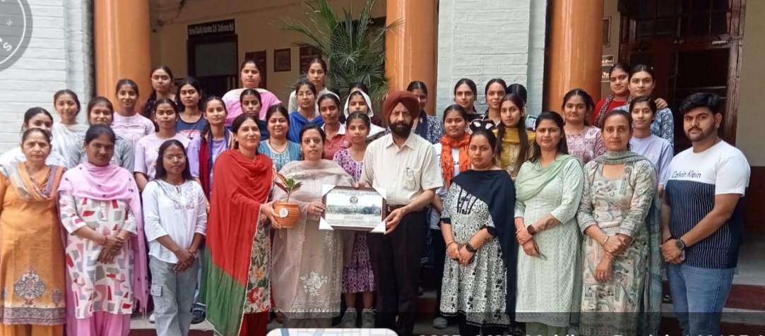 फैशन डिजाइनिंग विभाग द्वारा दो दिवसीय कार्यशाला का आयोजन किया गया।